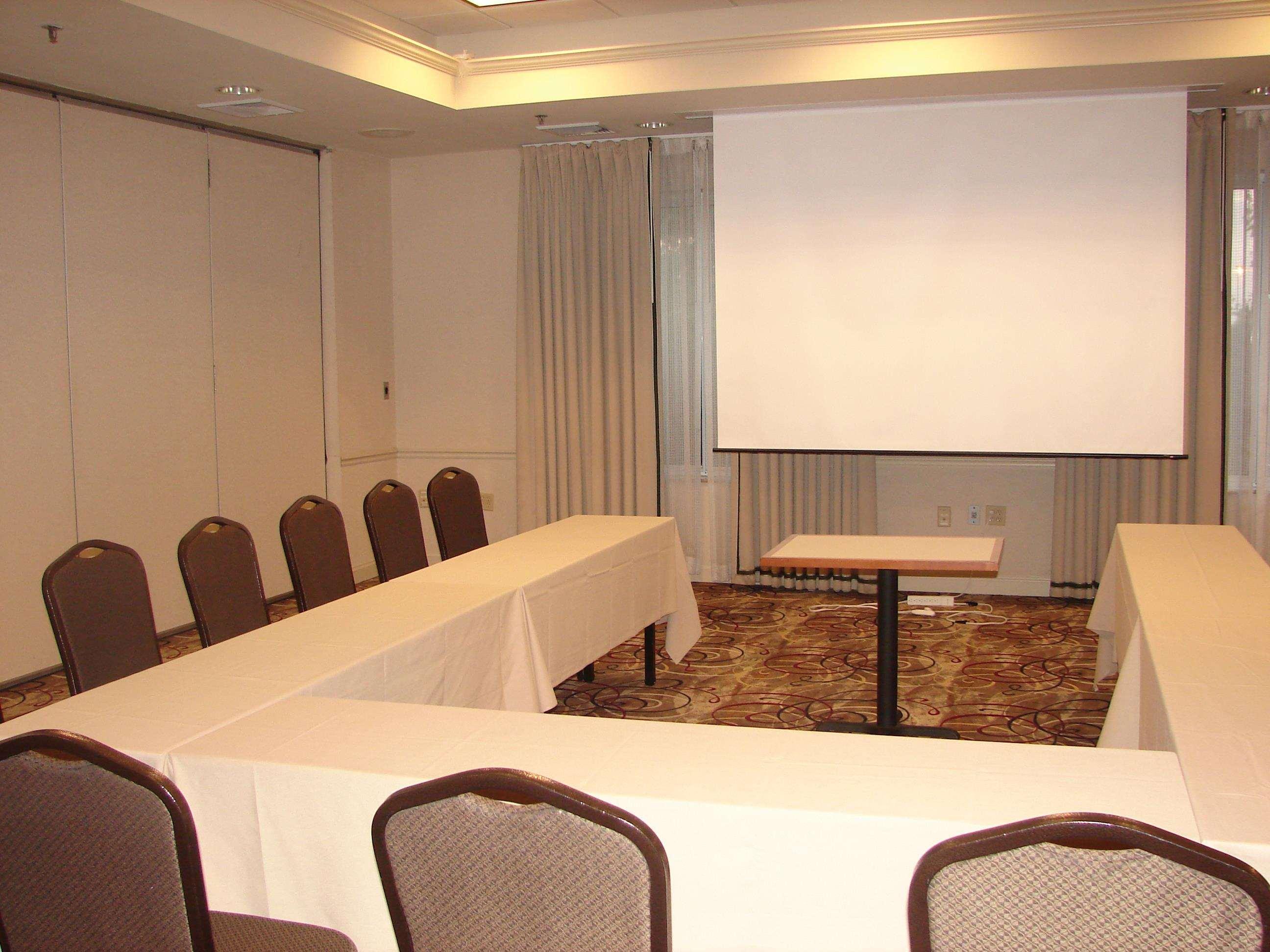 Hilton Garden Hotel 3*