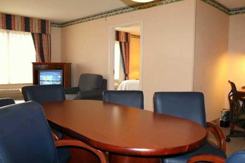Hilton Garden Hotel 3*